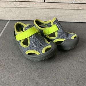 Nike Sunray size 5c sandals/ water shoes
